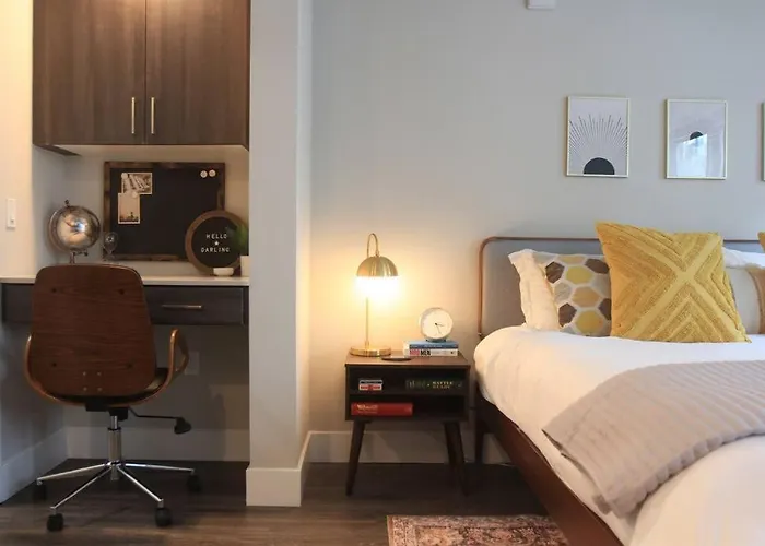 Mid-Century Modern Studio Choc & St. Joseph