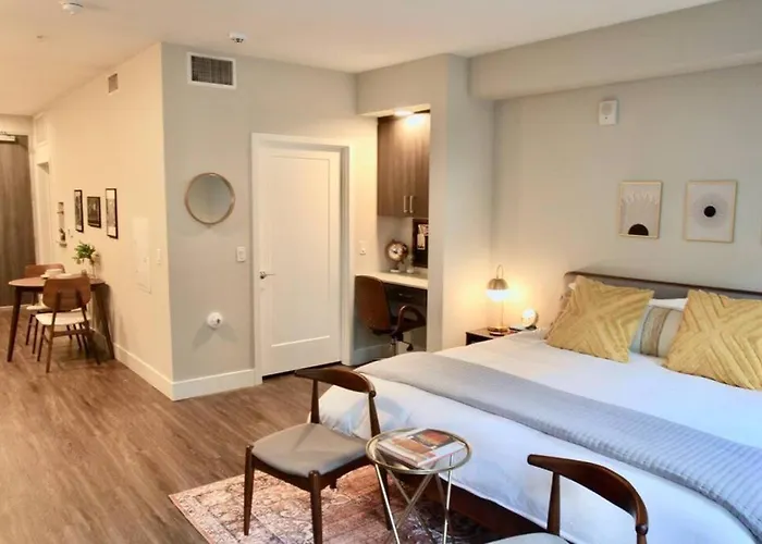 Mid-Century Modern Studio Choc & St. Joseph