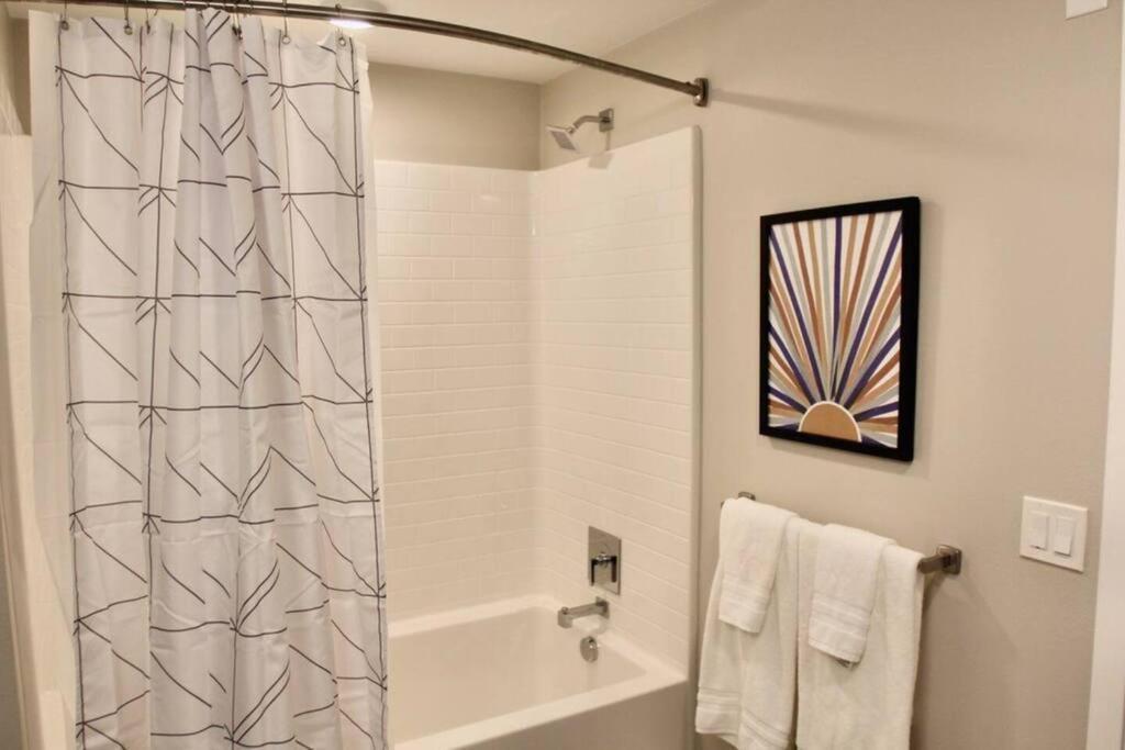 Mid-century Modern Choc & St. Joseph Apartment *