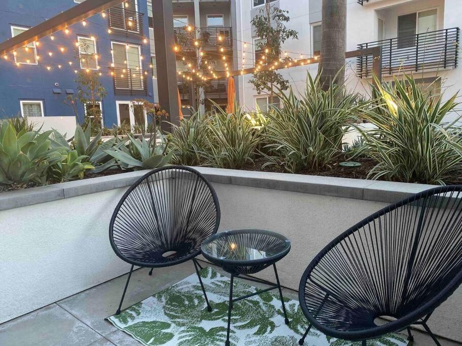 Apartment Mid-century Modern Choc & St. Joseph Orange