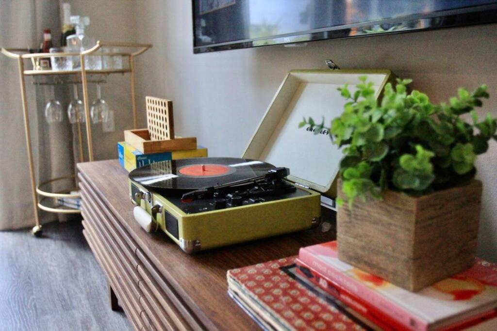Mid-century Modern Choc & St. Joseph Apartment
