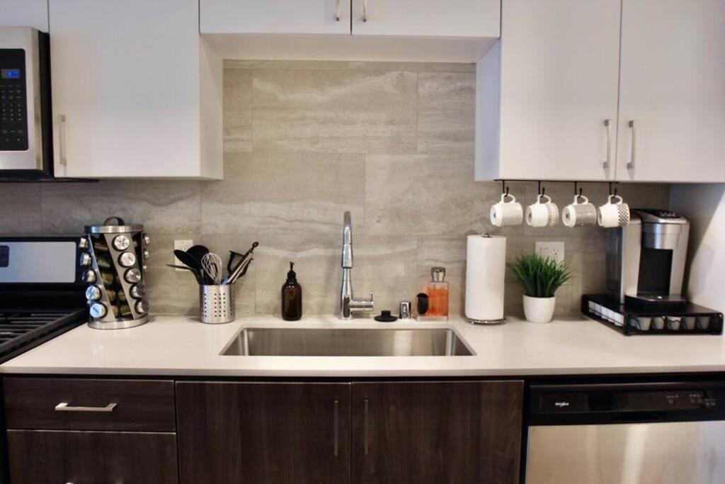 Apartment Mid-century Modern Choc & St. Joseph