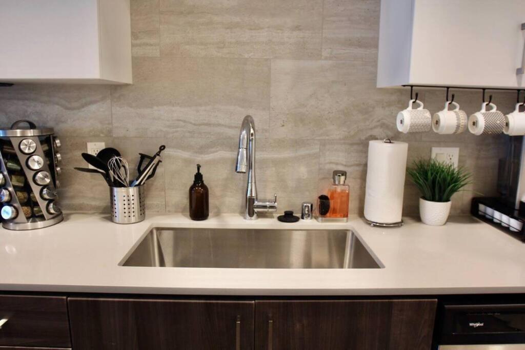 Apartment Mid-century Modern Choc & St. Joseph *