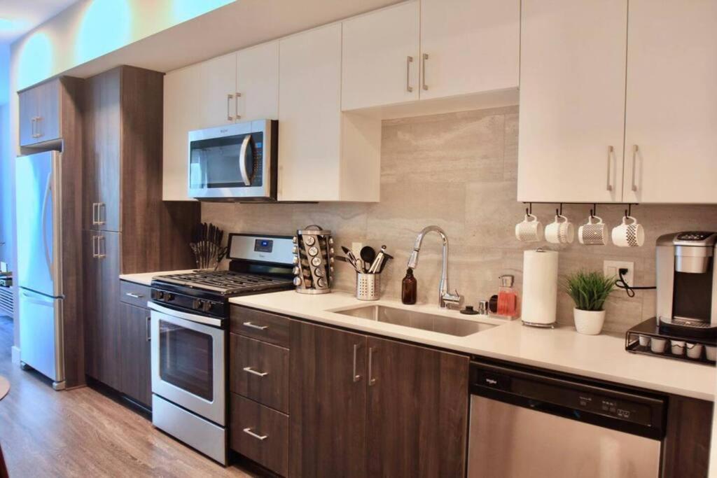 Apartment Mid-century Modern Choc & St. Joseph